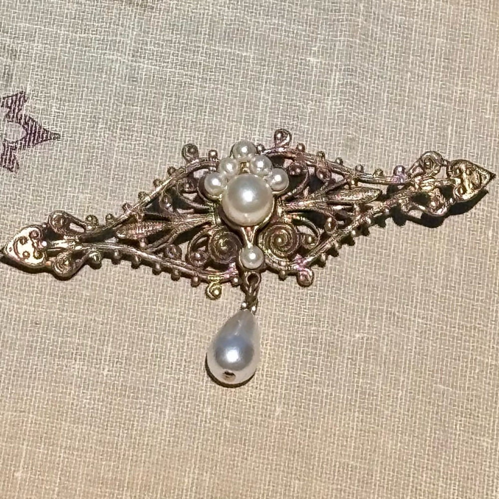 Vintage Pearl Filigree Victorian Style Bar Brooch!